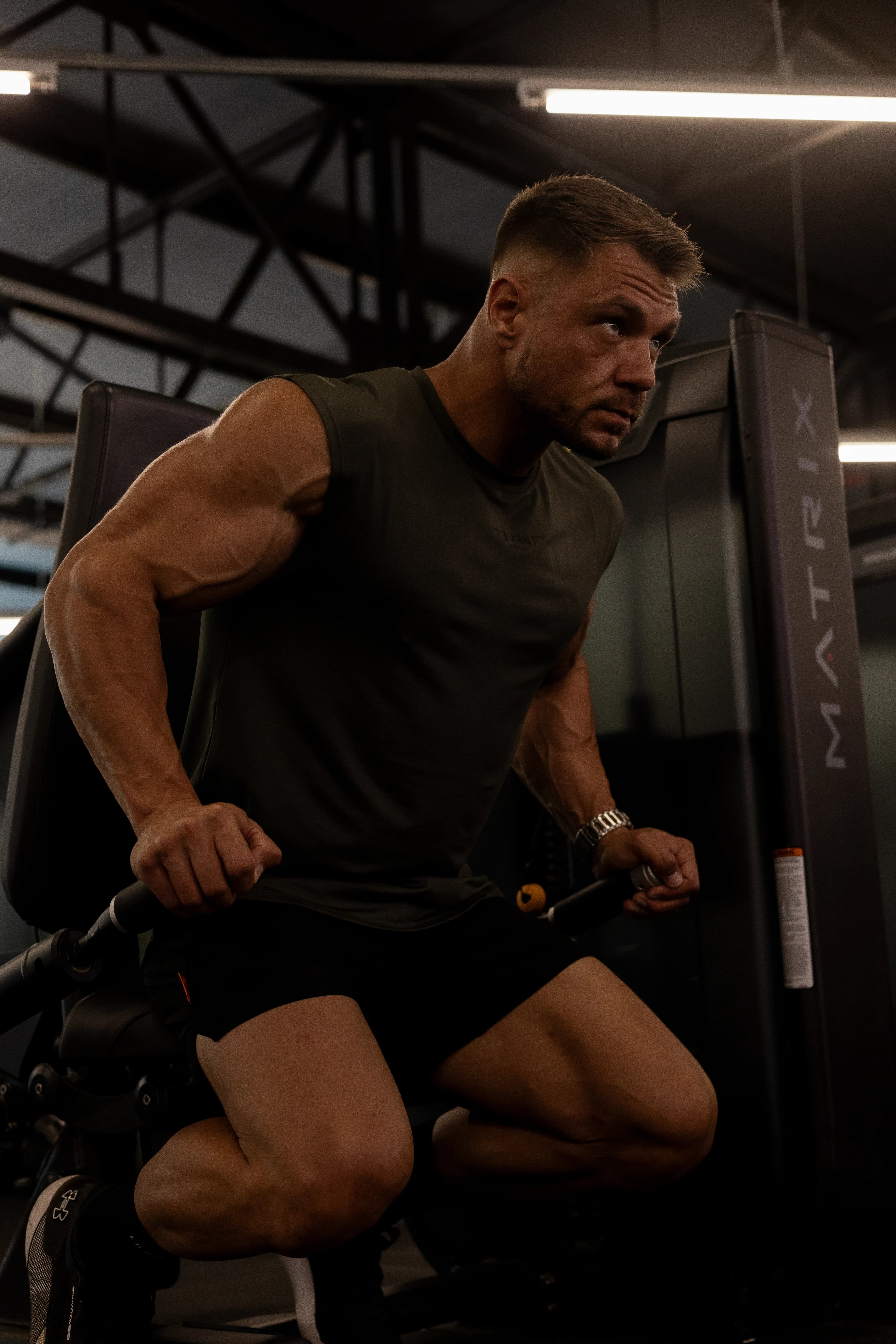 Hugo Arangies training in a commercial gym